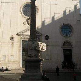 Walking tour in Rome: marble elephant