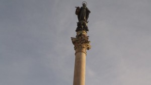 Virgin Mary statue in Piazza Mignanelli