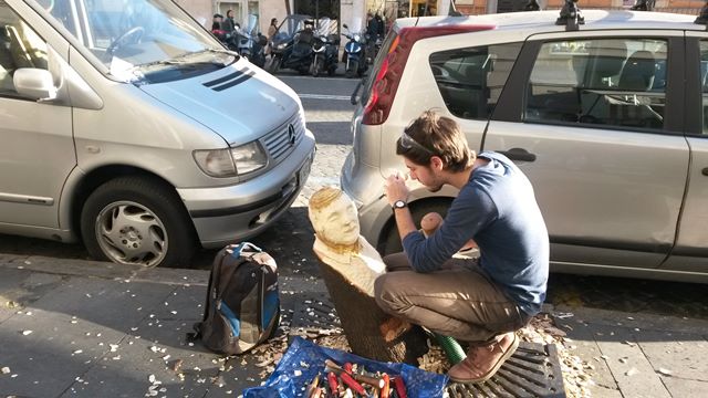 Street art in Rome: the sculptor Andrea Gandini