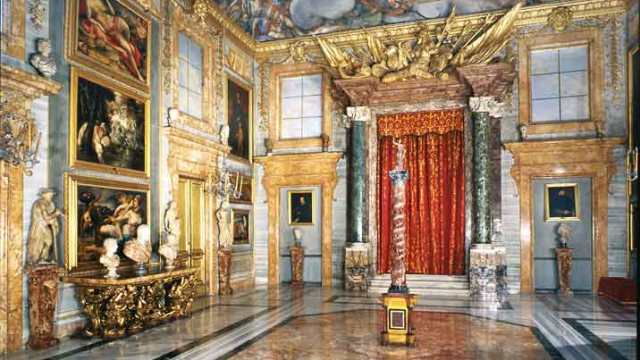 Colonna Palace: the Hall of the Battle Column
