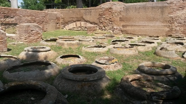 Giare per la conservazione del vino a Ostia Antica