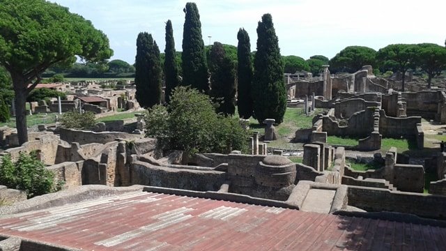 Resti delle case di Ostia Antica
