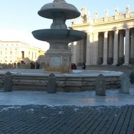 Quando visitare Roma: ghiaccio sulle fontane di Piazza San Pietro