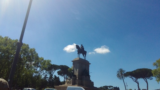 Passeggiata sotto la statua di Garibaldi al Gianicolo