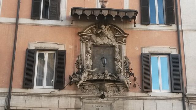 Le immagini sacre delle strade di Roma: Madonnella di Palazzo Gondi